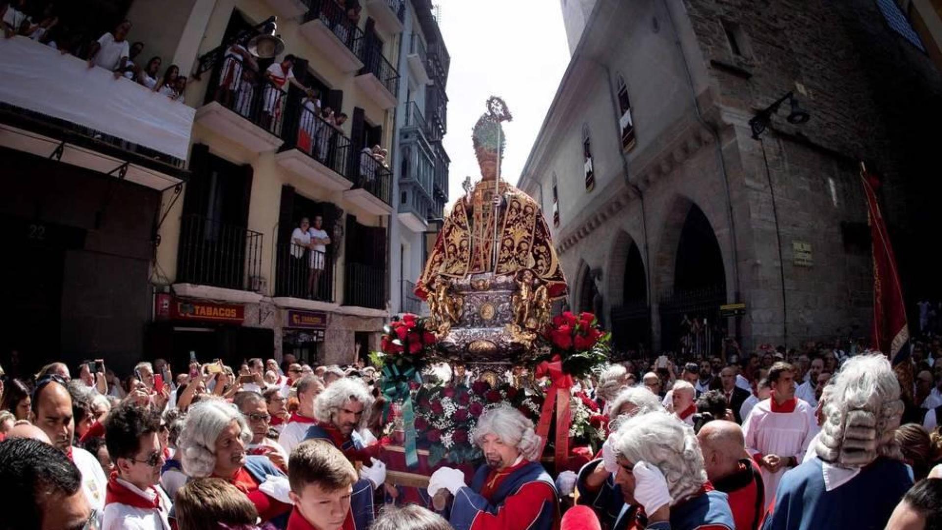 Pamplona volvió a engalanarse en el día grande de las fiestas para rendir homenaje al patrón.