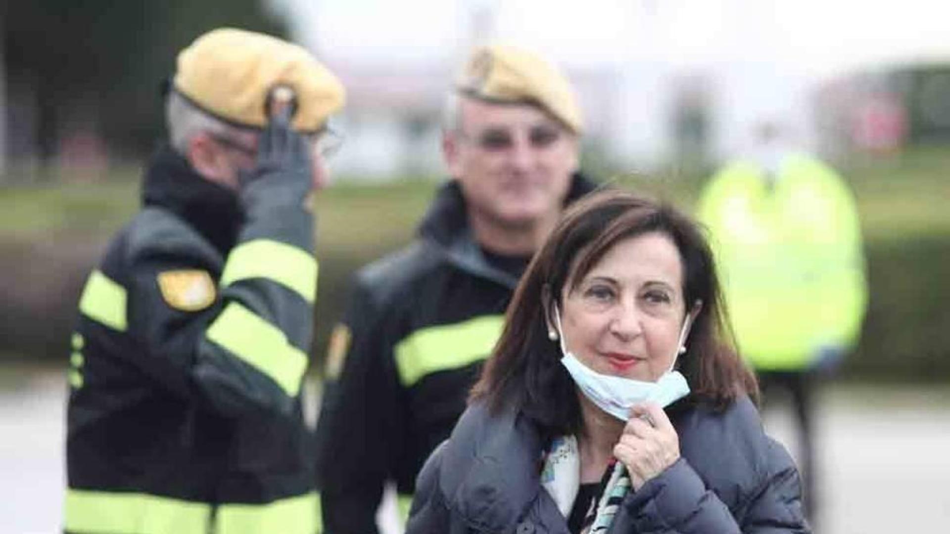 Robles dice que el Ejército ha encontrado en residencias a ancianos muertos en camas