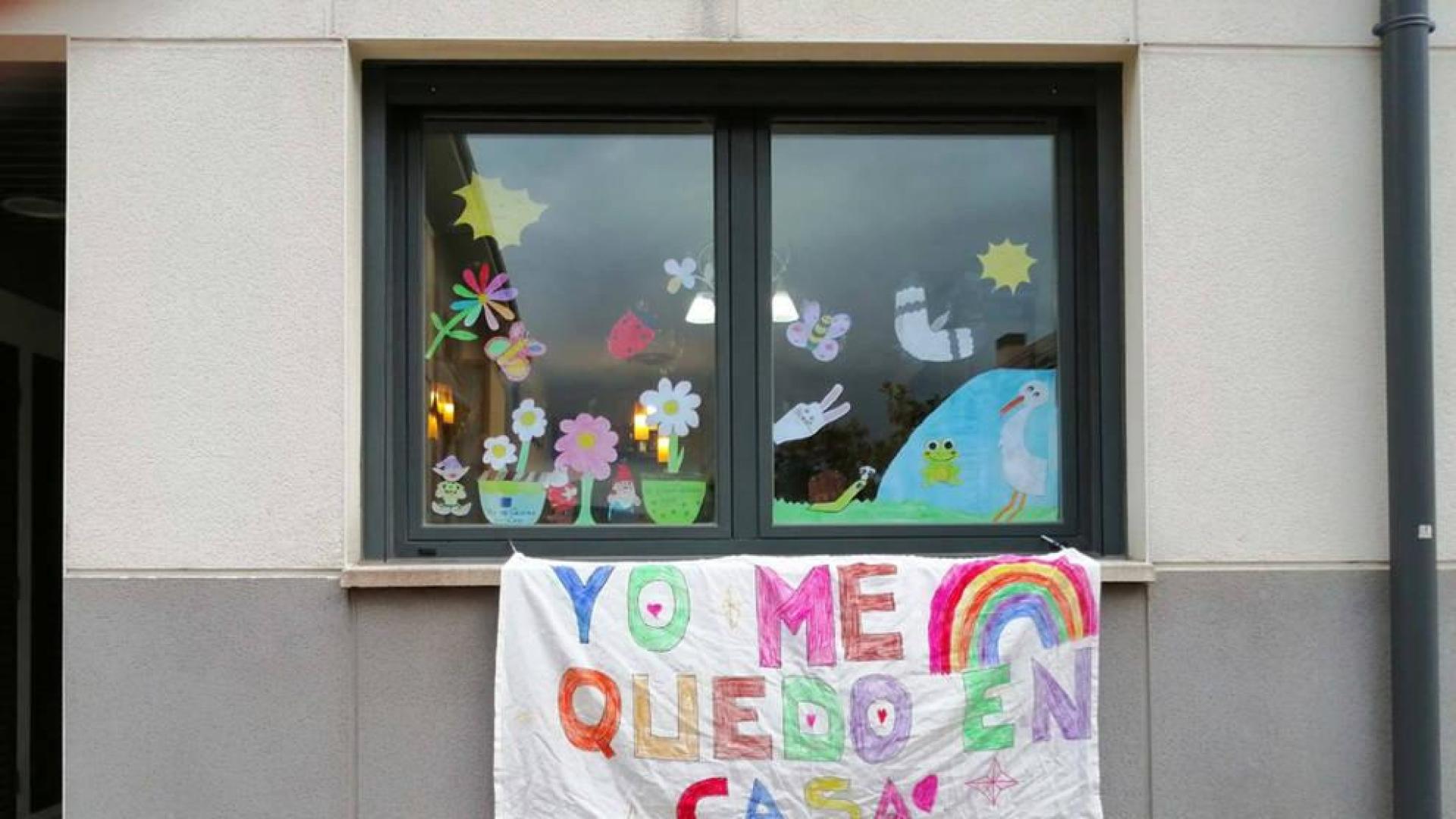 Creatividad y reciclaje en las ventanas y balcones de los pueblos de Ezcabarte