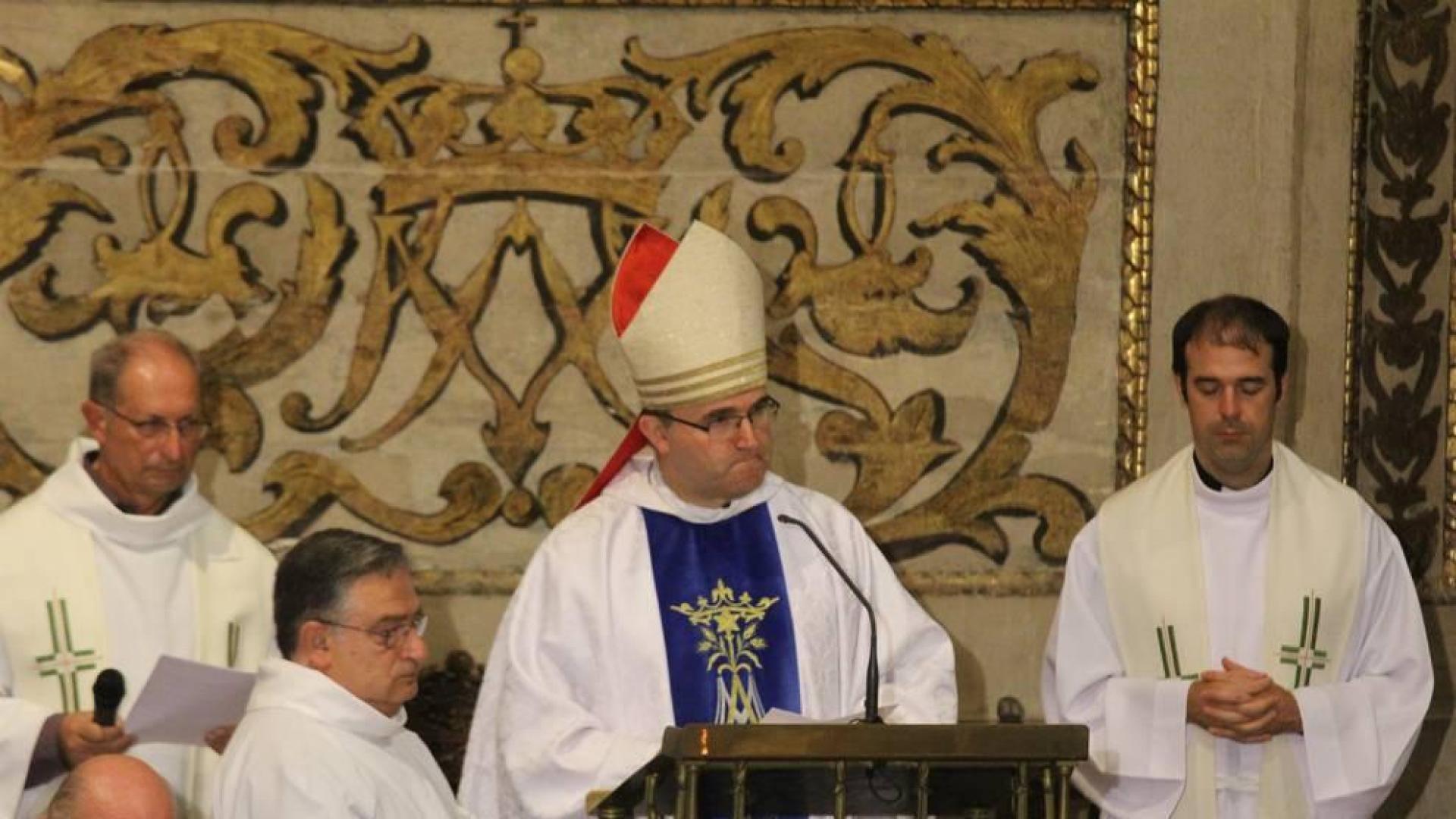 En el centro, José Ignacio Munilla, obispo de San Sebastián.