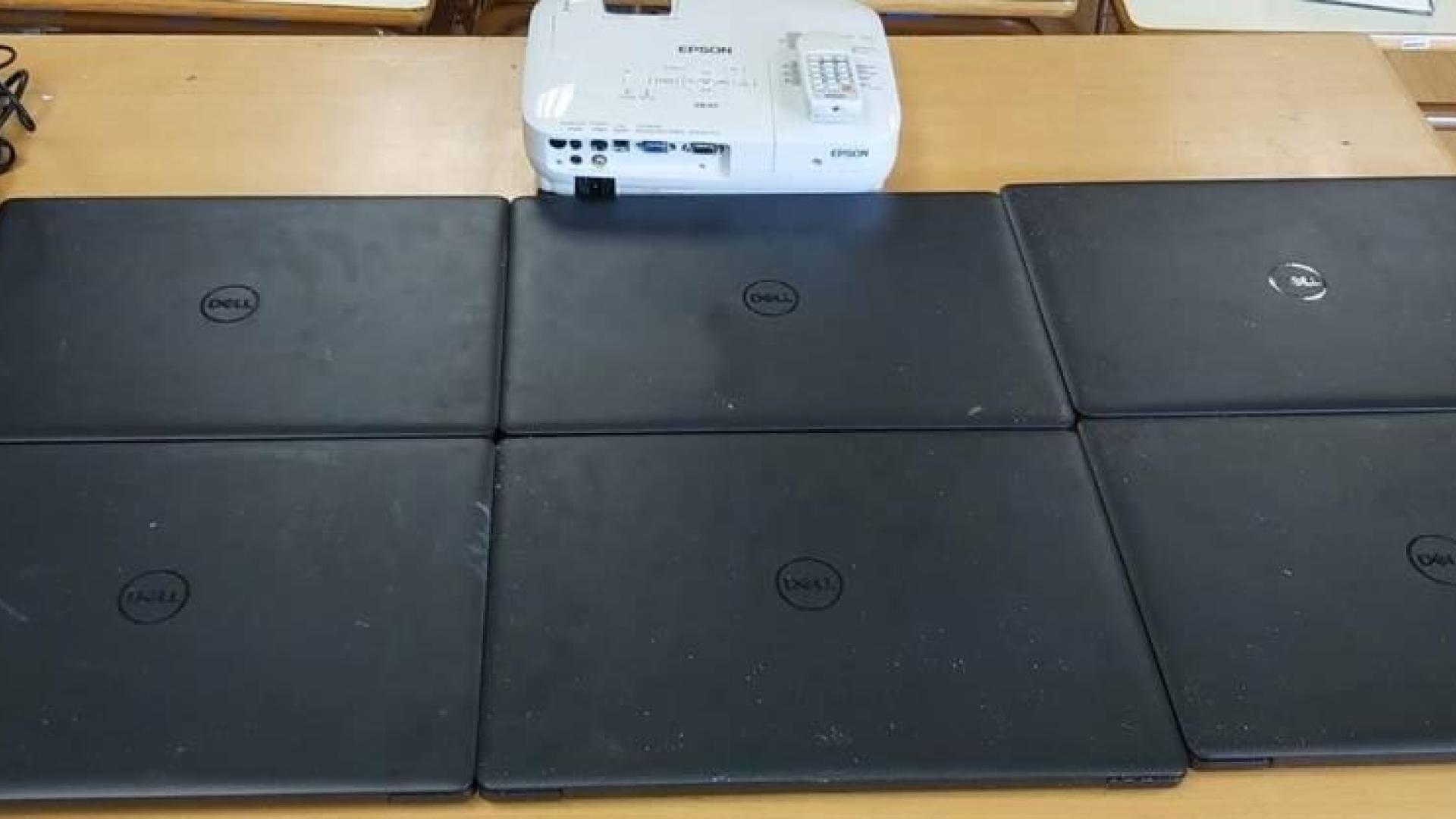 Investigados por robar 6 portátiles y un proyector de un centro educativo de Pamplona