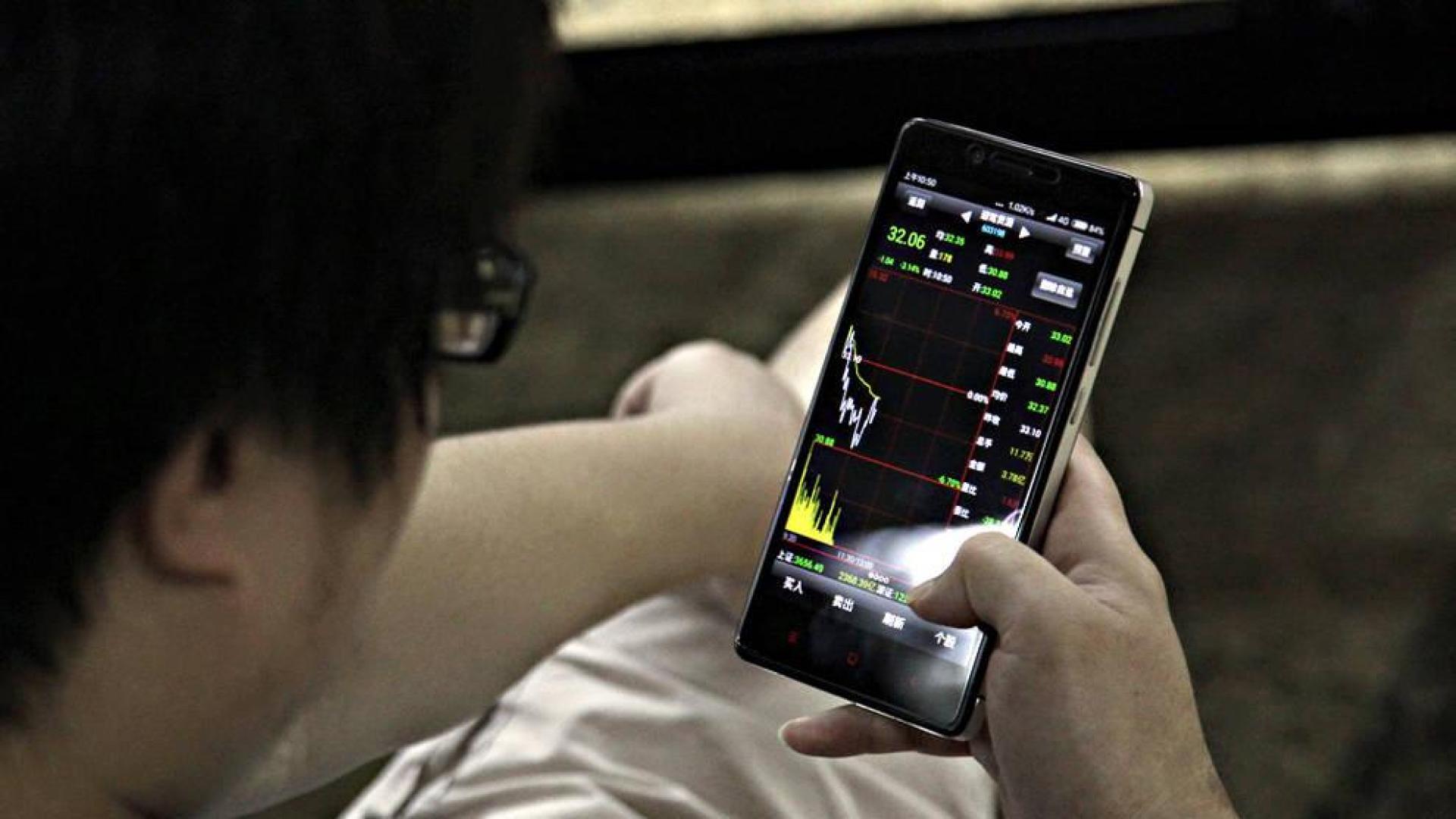 Casi el 30% de los jóvenes se considera adicto al móvil