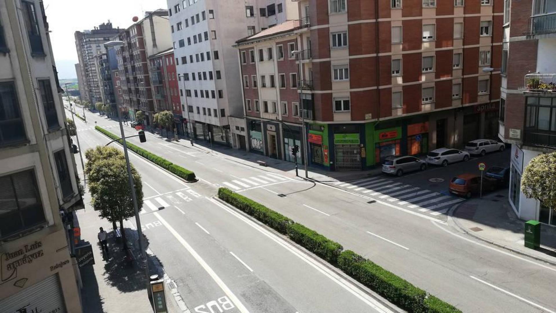 La Avenida de Zaragoza, desierta, sin coches.