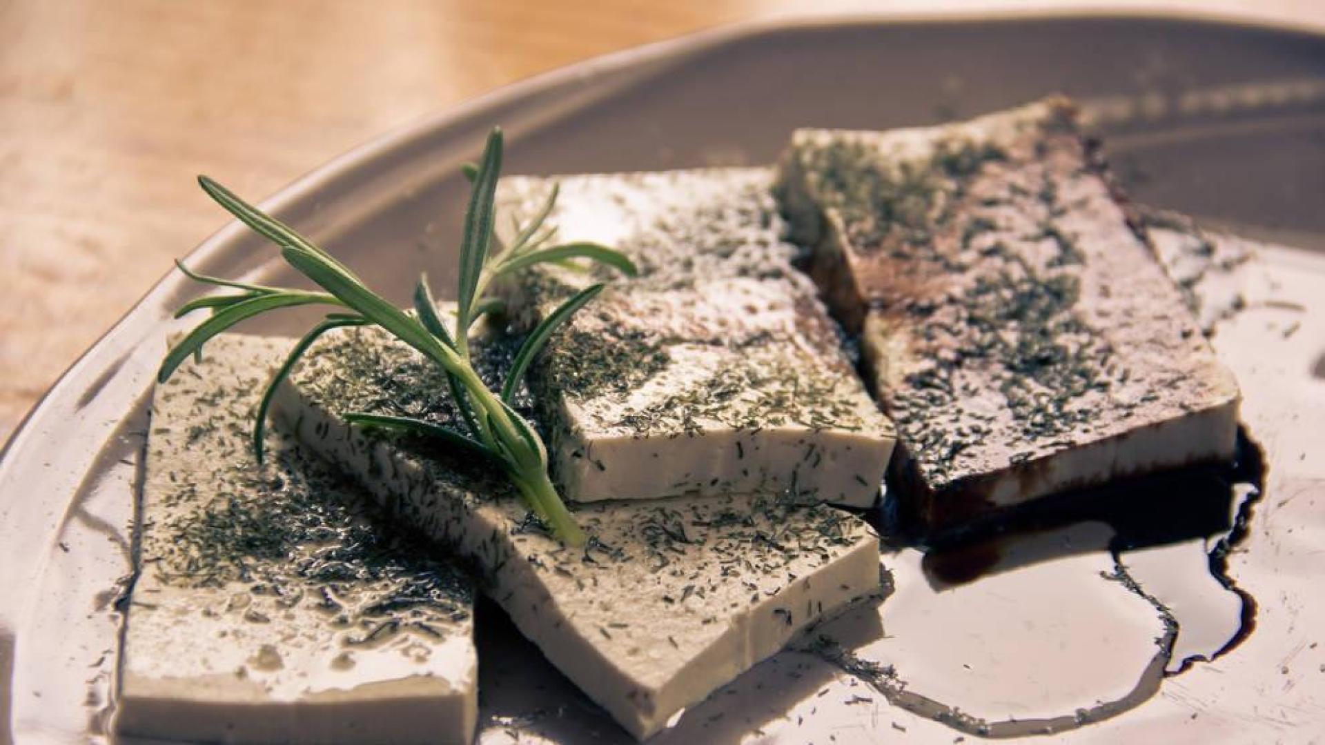Comer tofu reduce el riesgo de enfermedad cardiaca en las mujeres