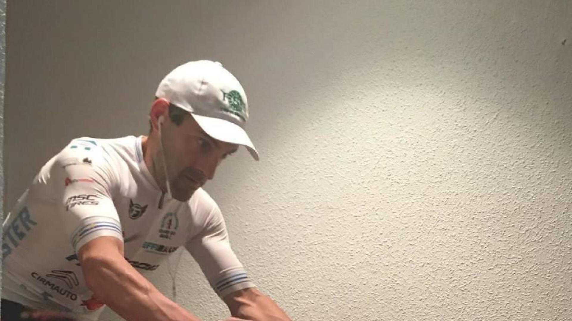 Patxi Cía ha cambiado la montaña y las sendas por el rodillo o la bici estática entre las cuatro paredes de su casa.