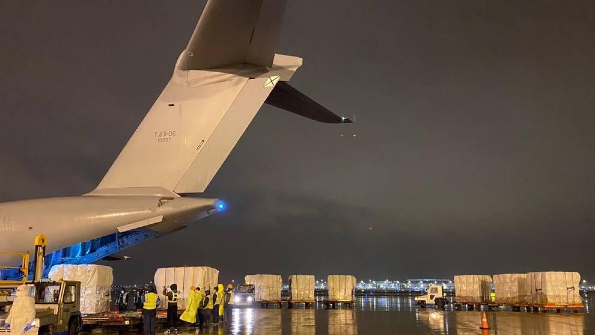 Un millón de test rápidos llegarán este lunes a Madrid desde Shangái