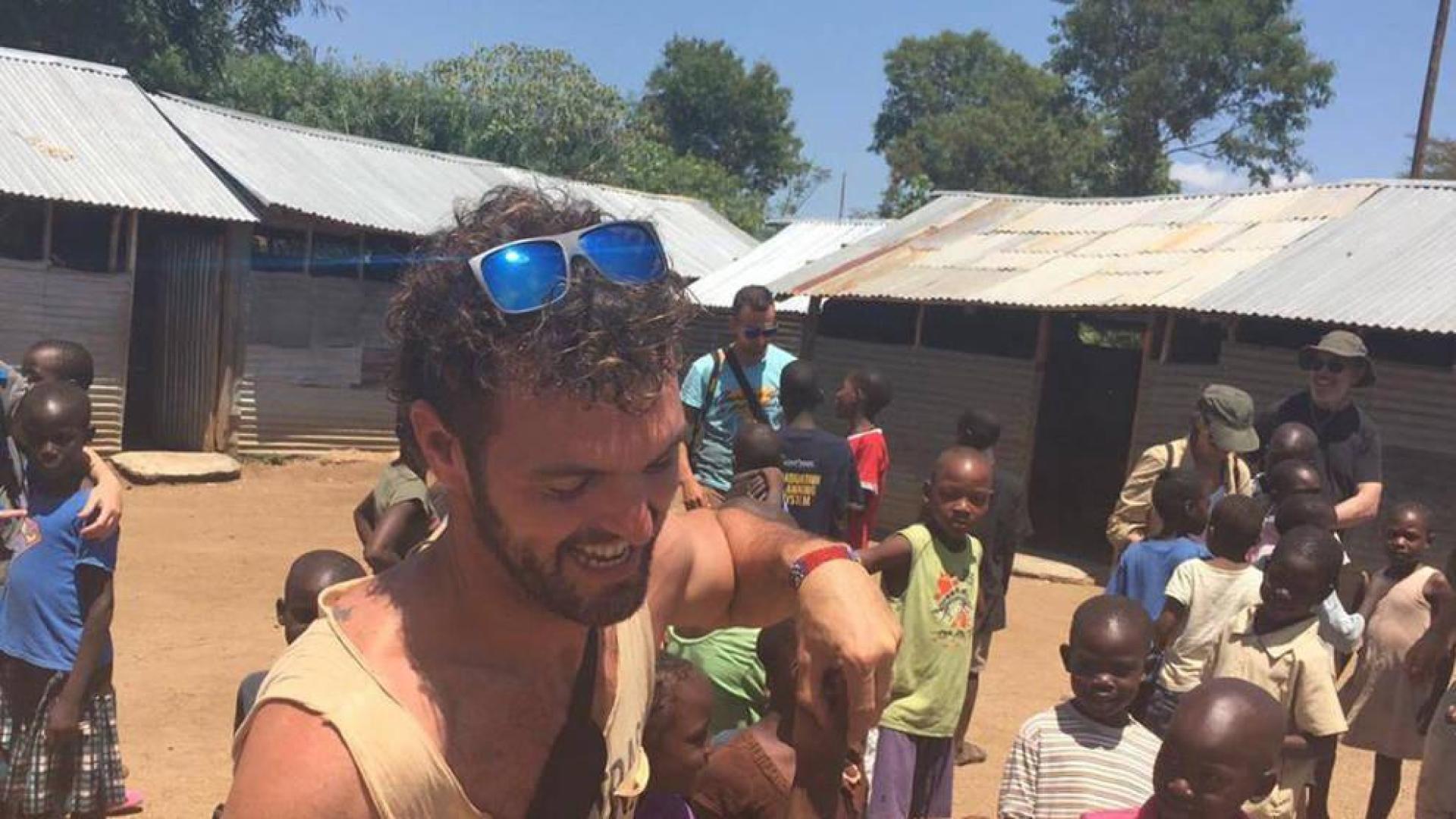 Un navarro, entre los 18 españoles atrapados en Uganda