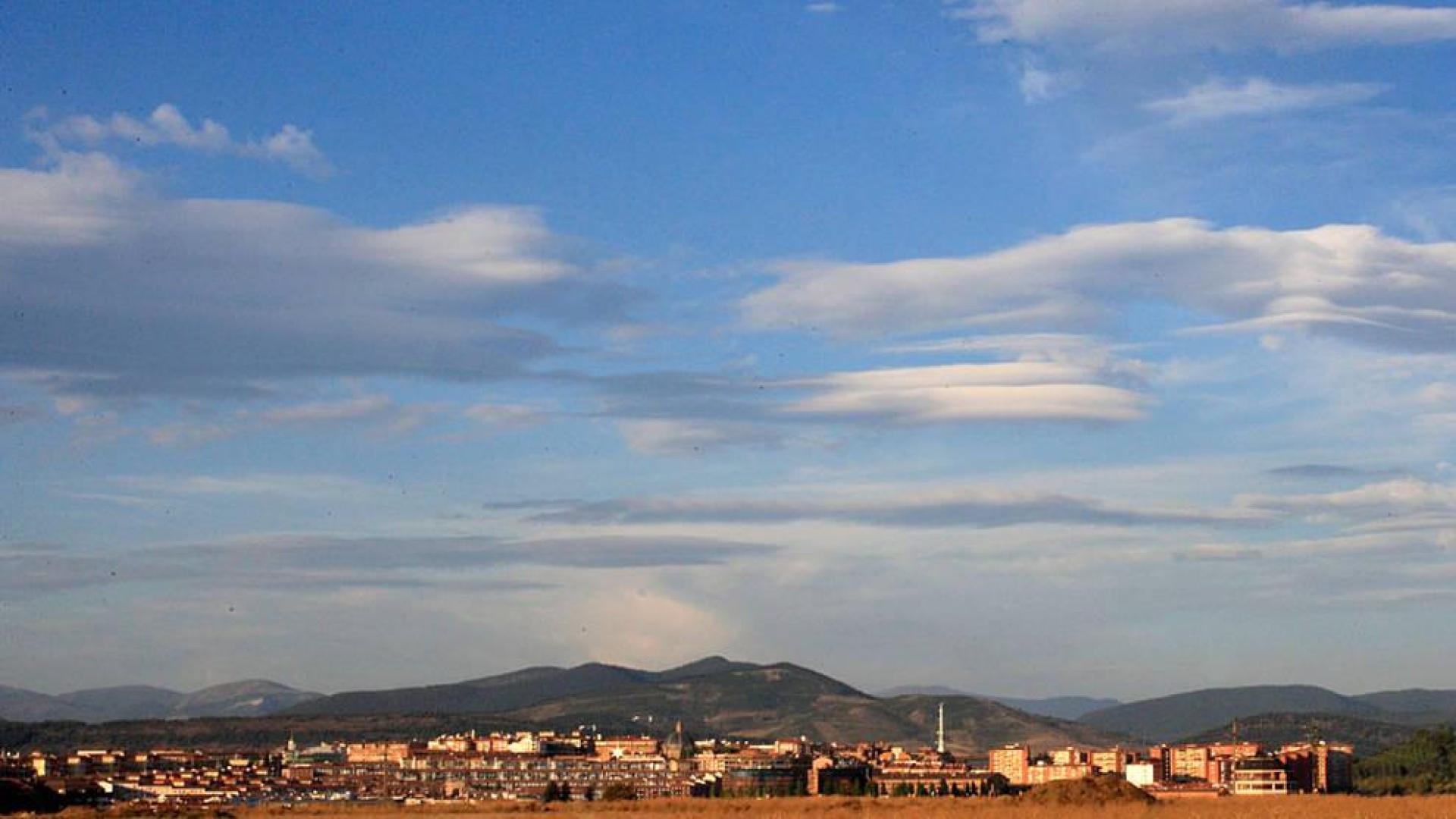 El fin de semana comienza nublado e irá mejorando de cara al domingo