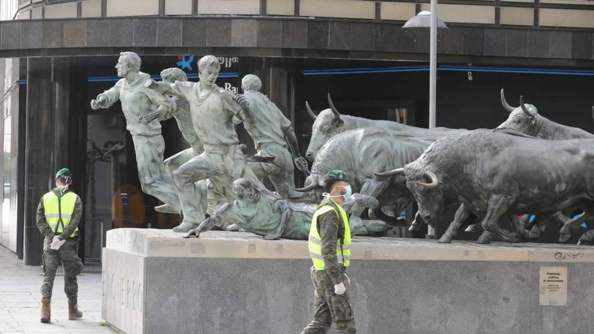 Varios soldados de las Fuerzas Armadas, en Pamplona, con motivo del estado de alarma por el coronavirus.