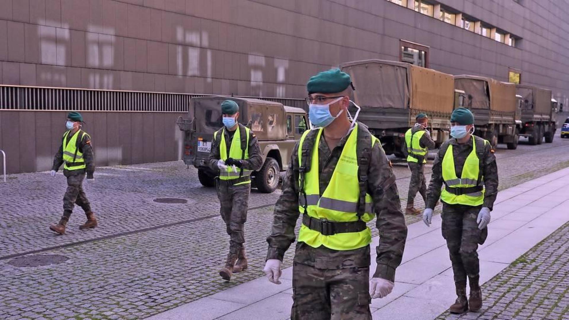 Varios soldados de las Fuerzas Armadas, en Pamplona, con motivo del estado de alarma por el coronavirus.