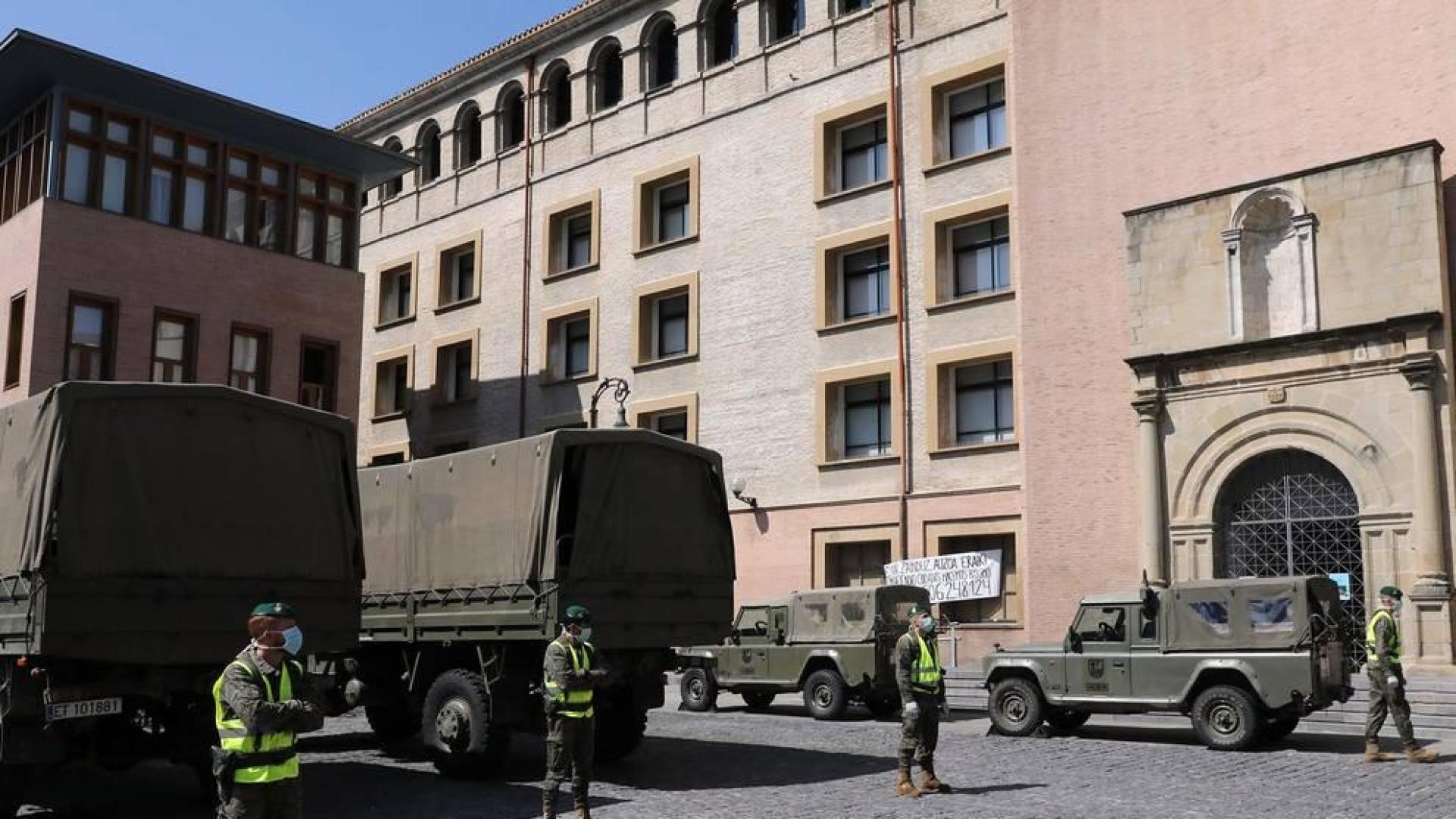 Varios soldados de las Fuerzas Armadas, en Pamplona, con motivo del estado de alarma por el coronavirus.
