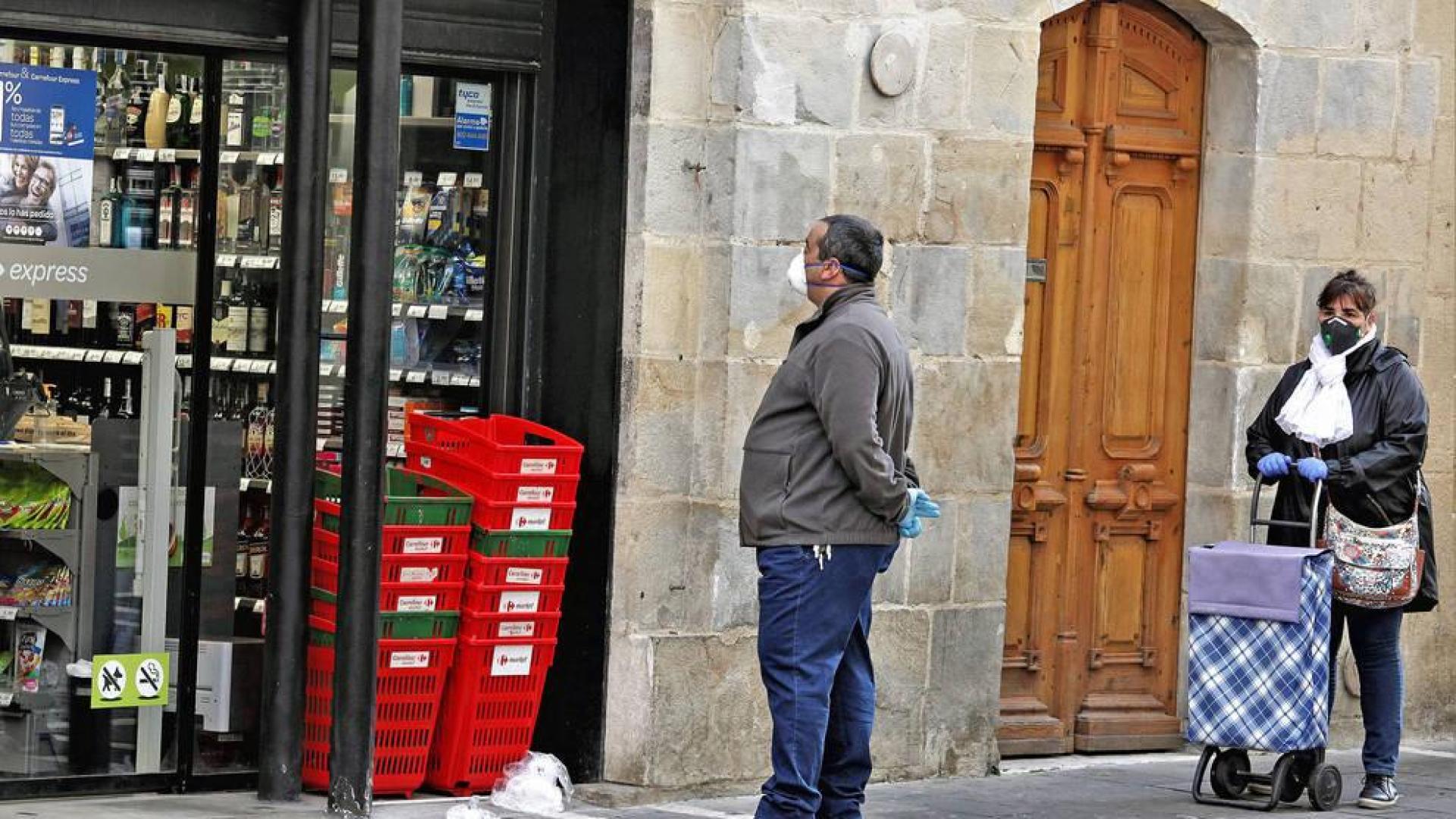 Esta pandemia provocada por el Covid-19 nos ha dejado imágenes únicas de nuestras ciudades y pueblos. Momentos que han captado nuestros fotoperiodistas y que resumen el impacto que esta enfermedad está provocando en Navarra