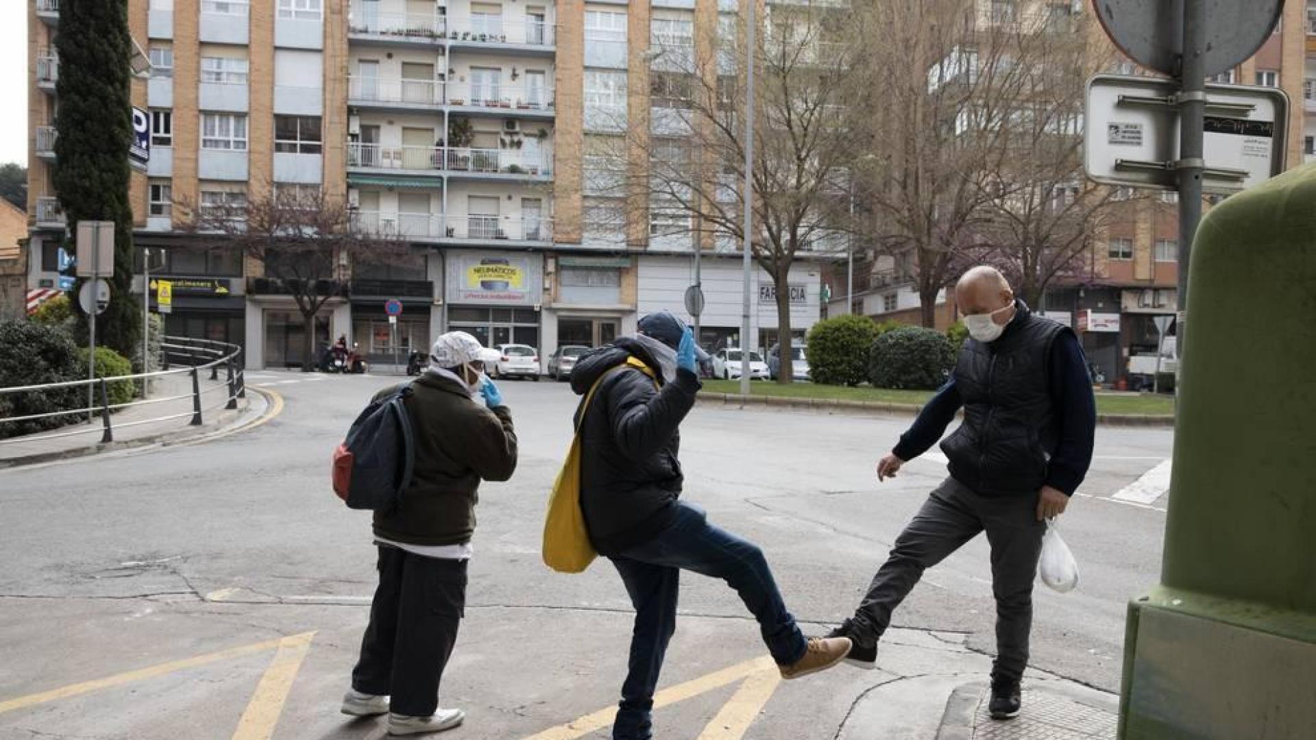 Esta pandemia provocada por el Covid-19 nos ha dejado imágenes únicas de nuestras ciudades y pueblos. Momentos que han captado nuestros fotoperiodistas y que resumen el impacto que esta enfermedad está provocando en Navarra