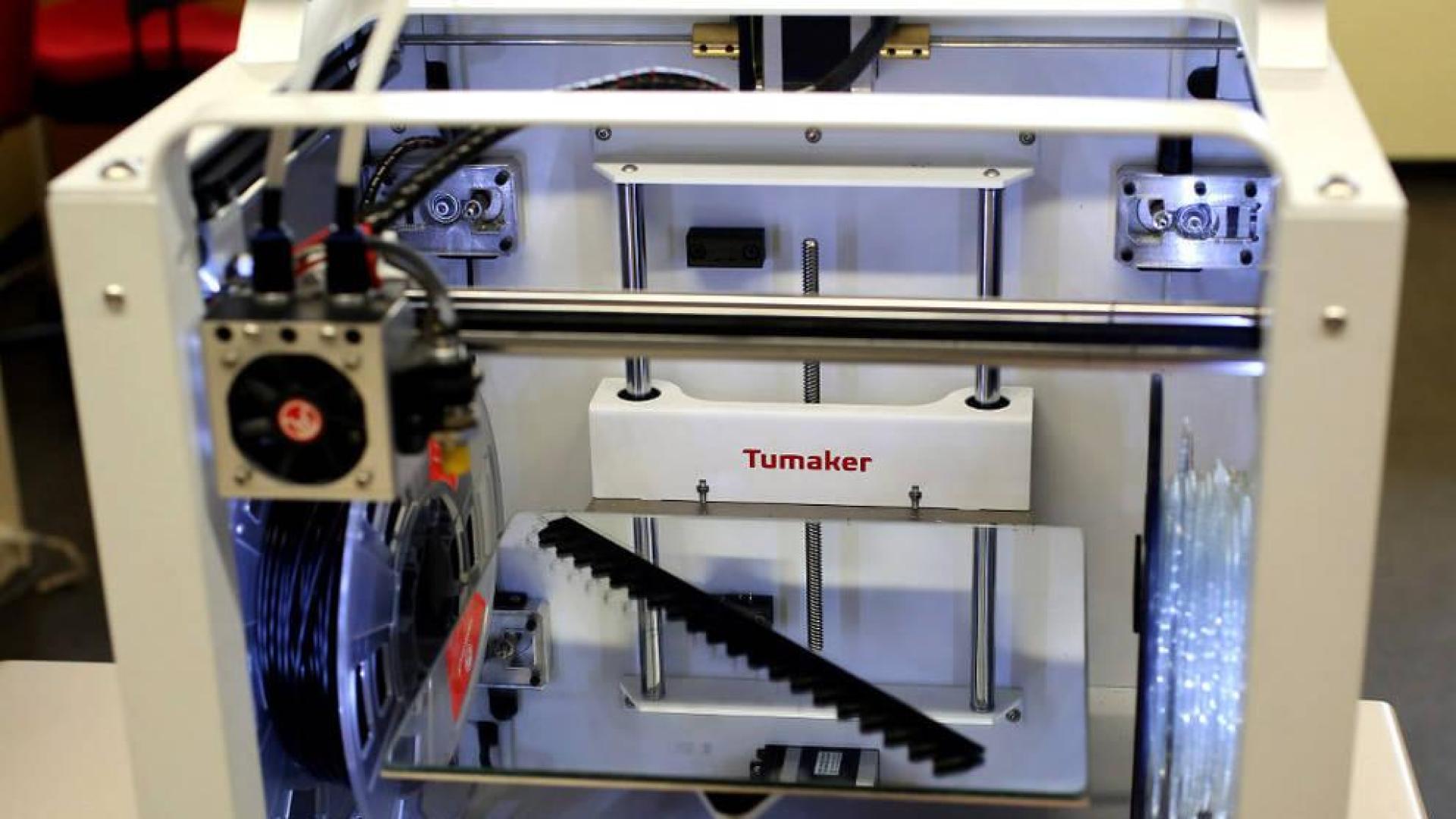 Fabrican casas de adobe por 35 euros con una impresora 3D gigante