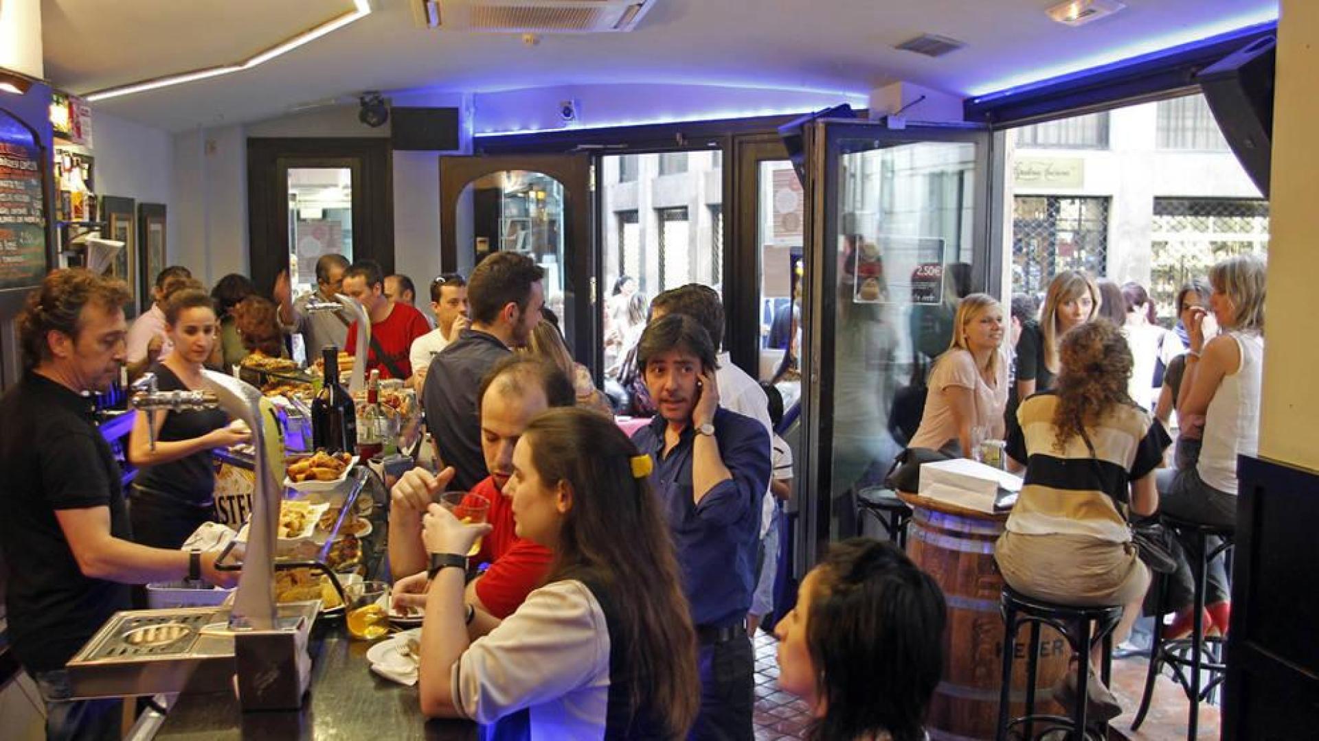 Prohibido sentarse en los portales del Casco Viejo