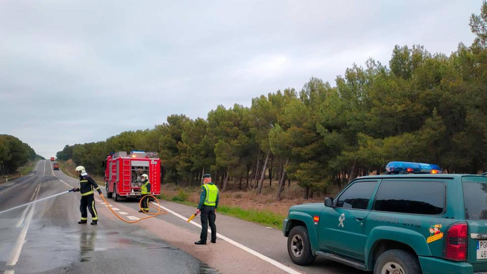 Un vertido de lodo-arena afecta a 200 metros de la carretera N-121