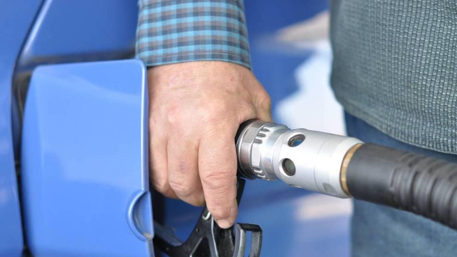 Las gasolineras automáticas llevarán a Bruselas la ley foral que les exige personal