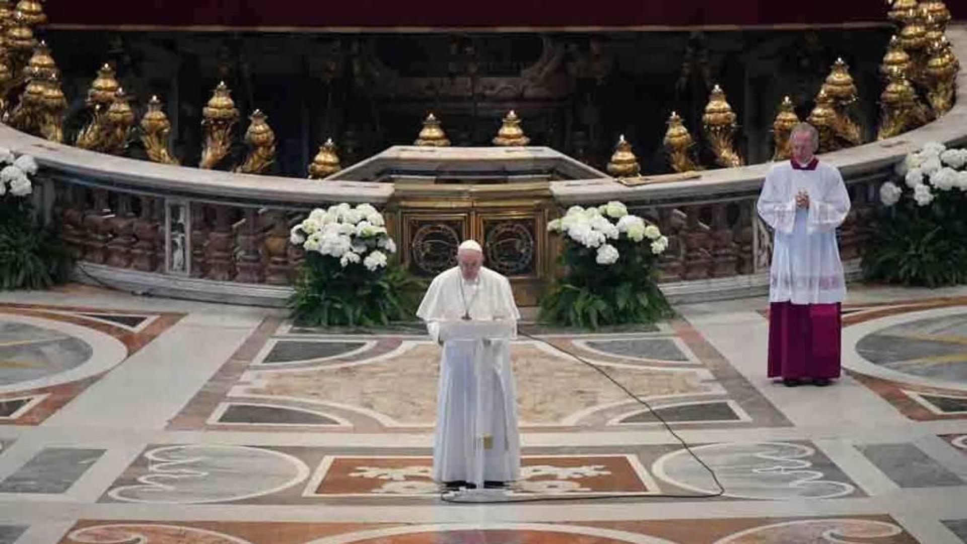 El Papa arremete contra el "egoísmo y la división" provocados por el virus