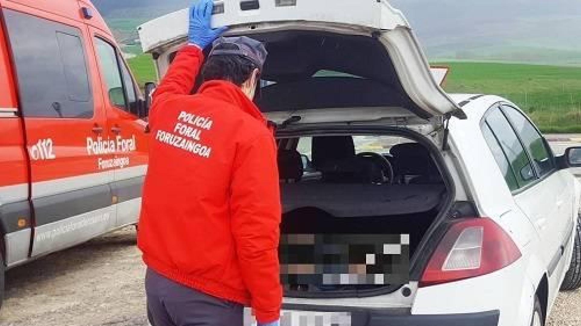 Denunciado por circular escondido en el maletero y llevar marihuana en Sangüesa