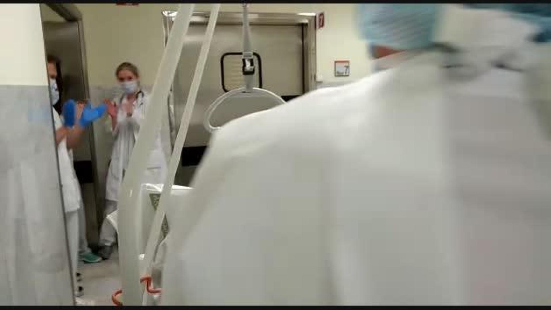 Vídeo | Primer paciente en salir de la UCI del hospital de Estella