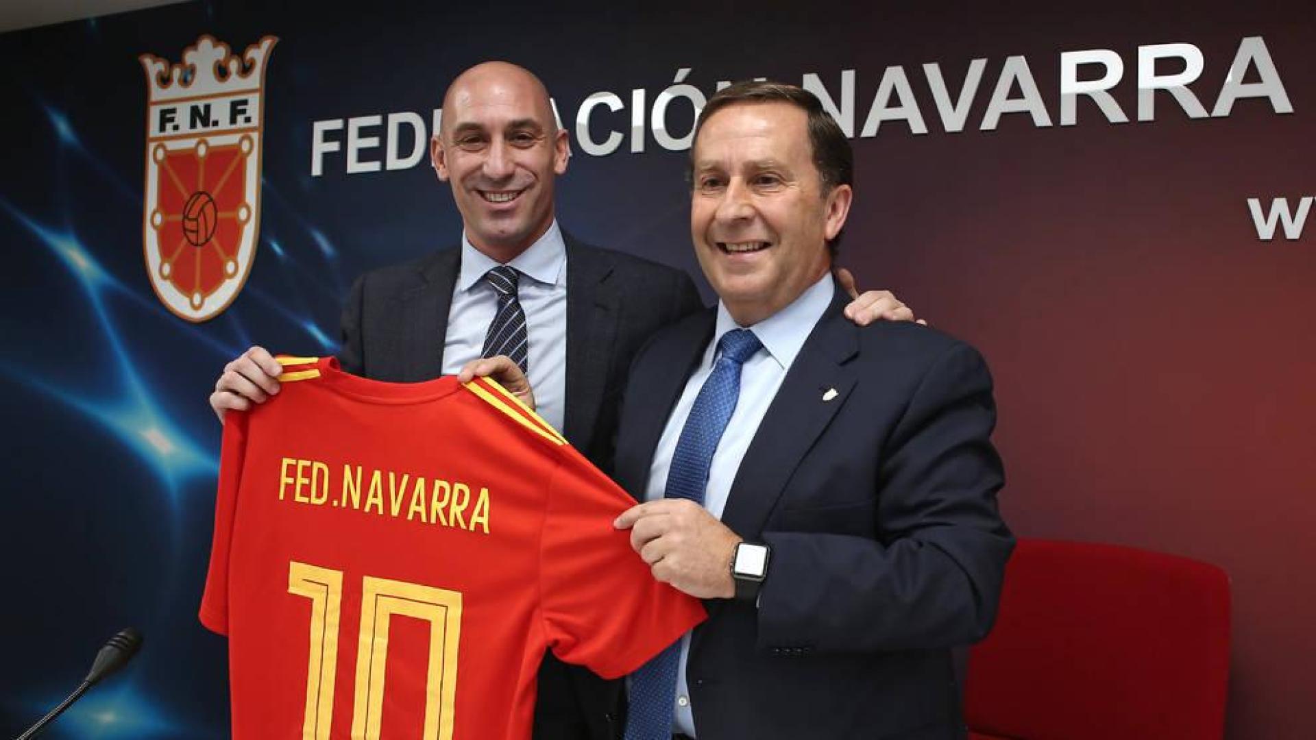 Rafa del Amo, junto a Luis Rubiales durante la visita del presidente de la RFEF a Navarra.