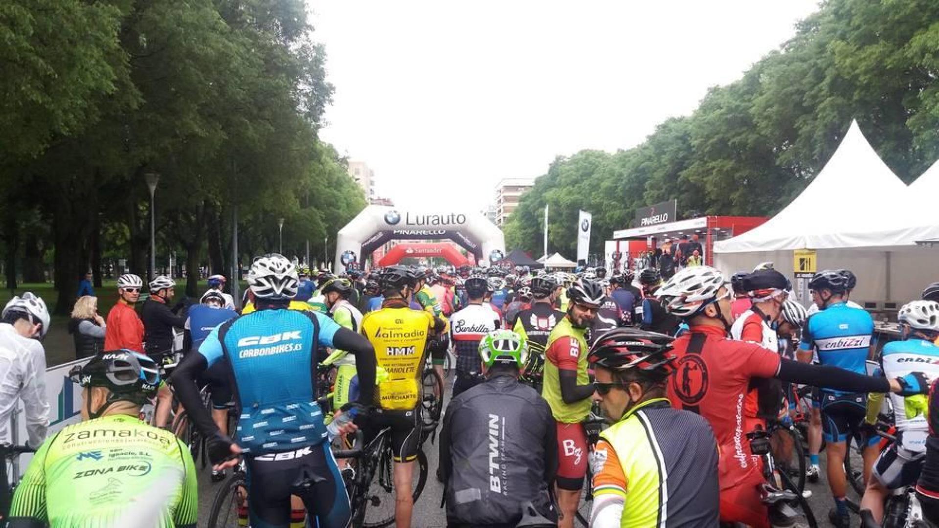 Salida de una edición anterior de la Cicloturista Pamplona.