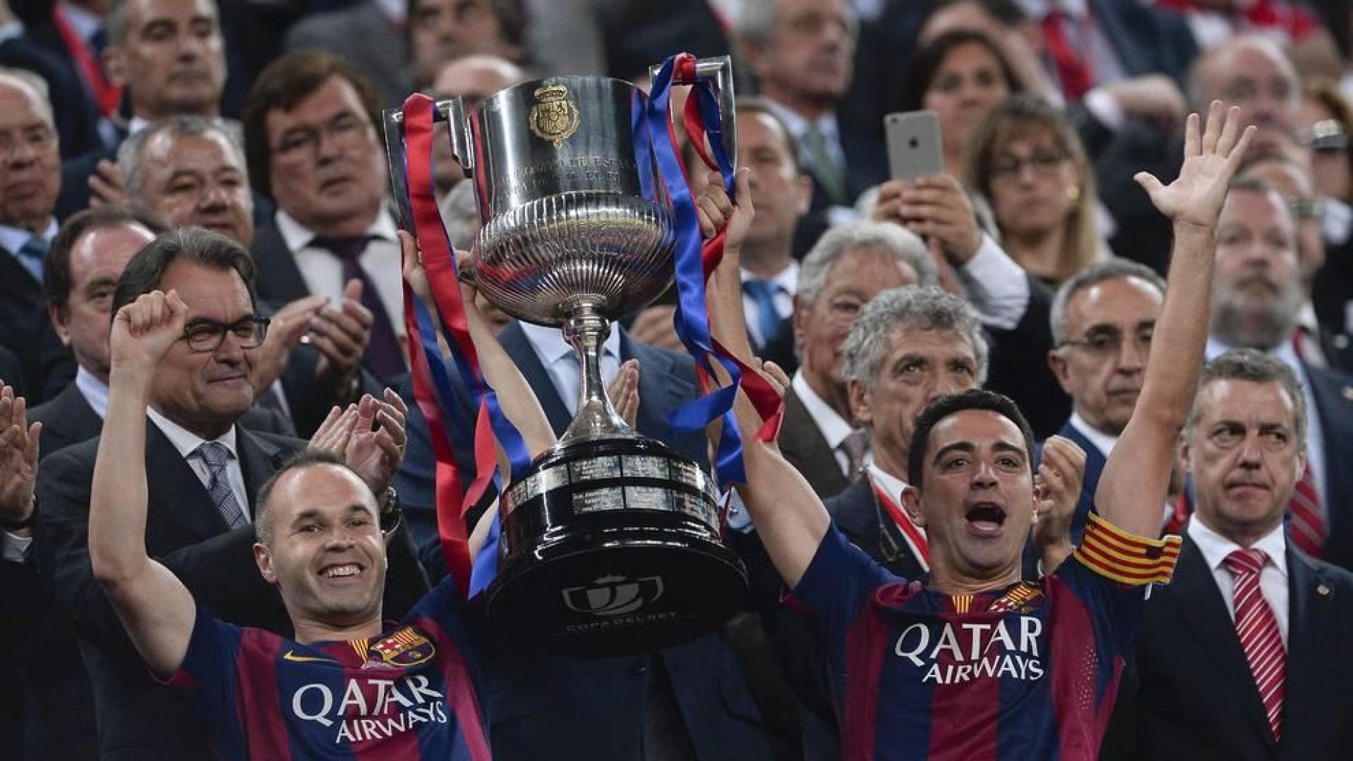 Iniesta cree que el retorno de Xavi al Barça sería una "gran noticia"