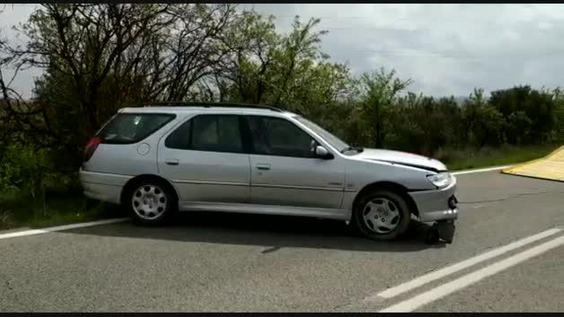Vídeo: Retirada de un coche accidentado en Cintruénigo