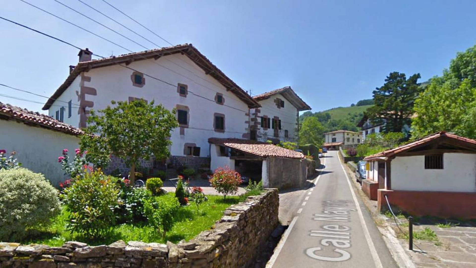 El incendio afectó a una vivienda en la calle Mayor de Azpilkueta.