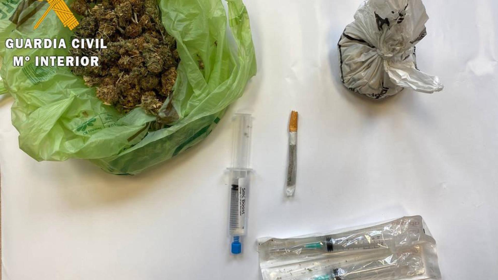 Imagen de la droga que transportaba el joven en su vehículo.