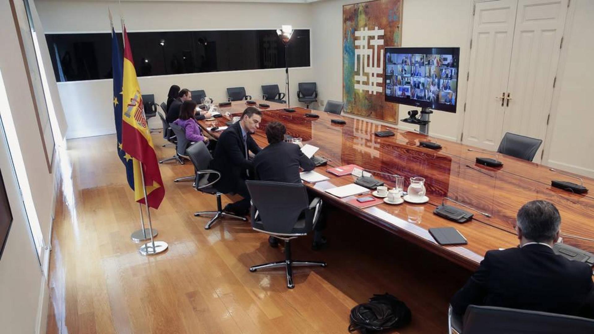 Sánchez anuncia 14.000 millones para las CC AA, 5.500 de ellos del adelanto de la liquidación de 2018