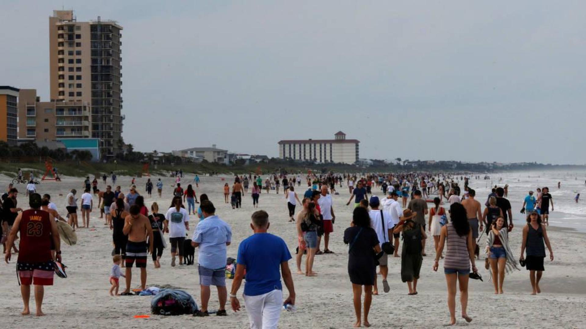 Reabren las playas en Florida pese al aumento de casos de coronavirus en EE UU