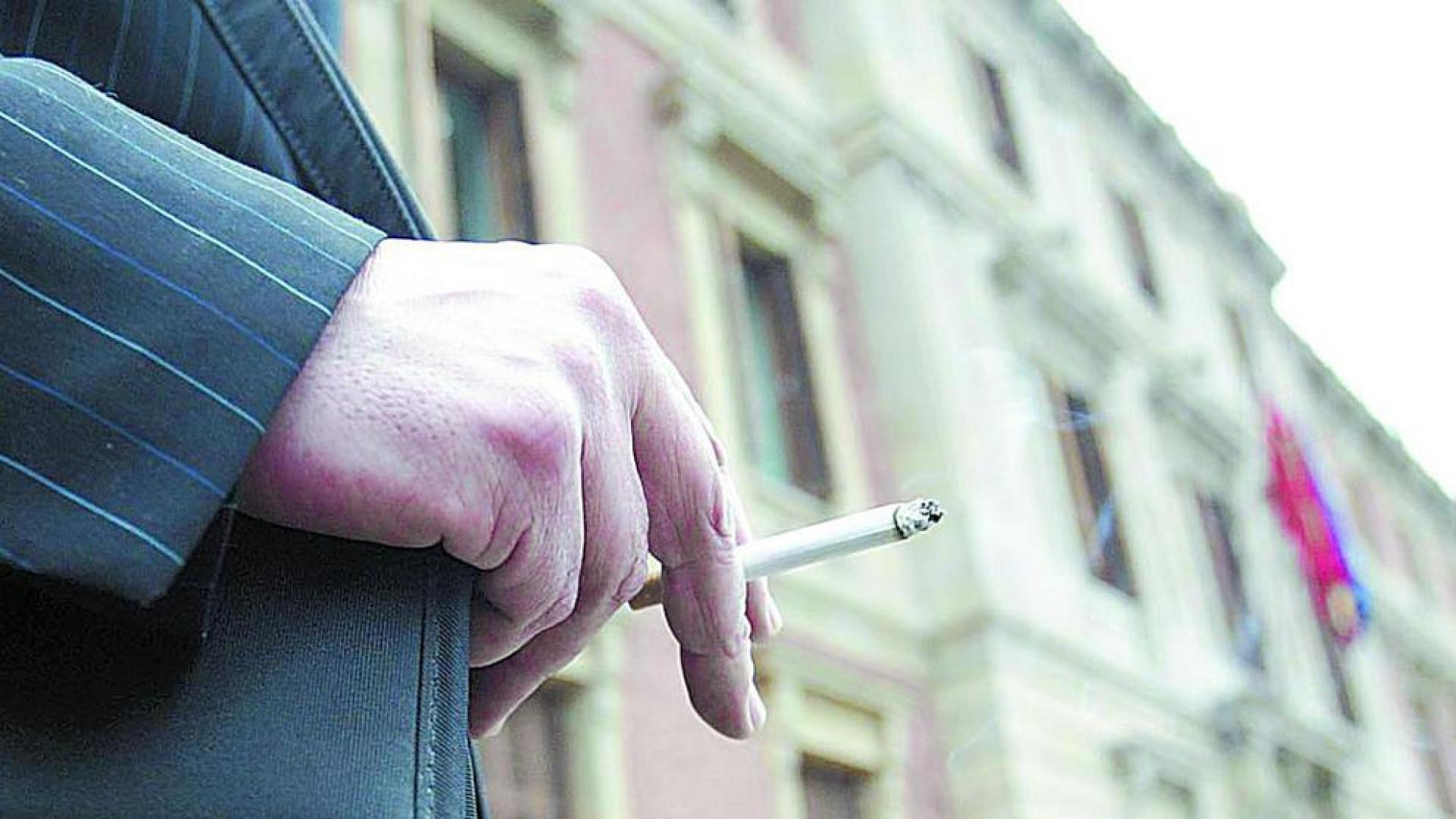 Los españoles gastan 7.300 millones en tabaco y 3.200 en alcohol al año