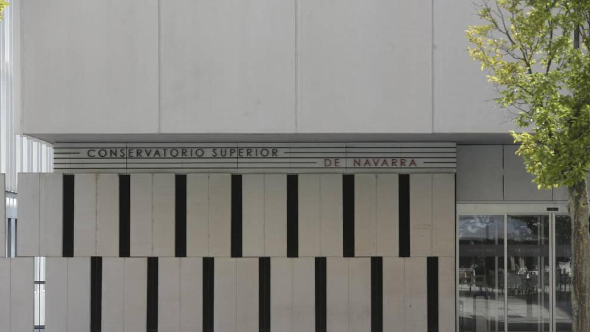 Entrada del Conservatorio Superior de Navarra.