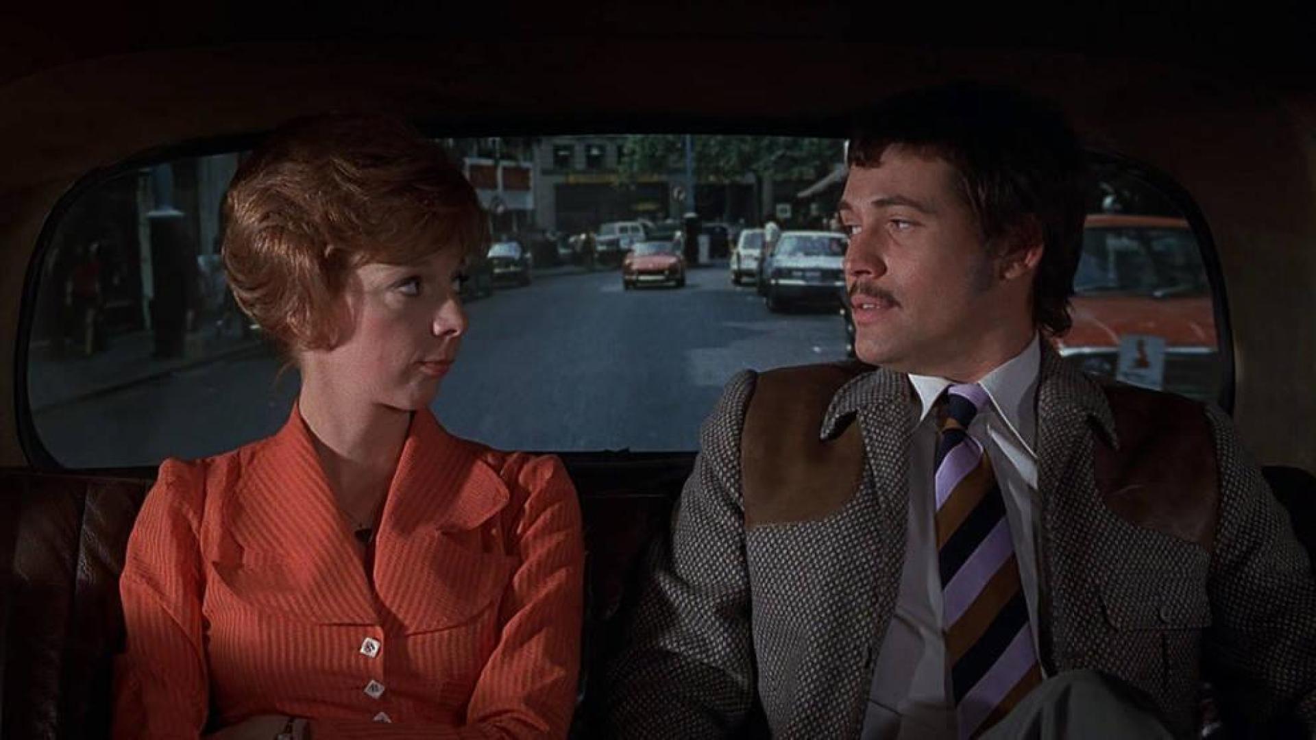 Barbara Leigh-Hunt y Jon Finch en una escena de la película.