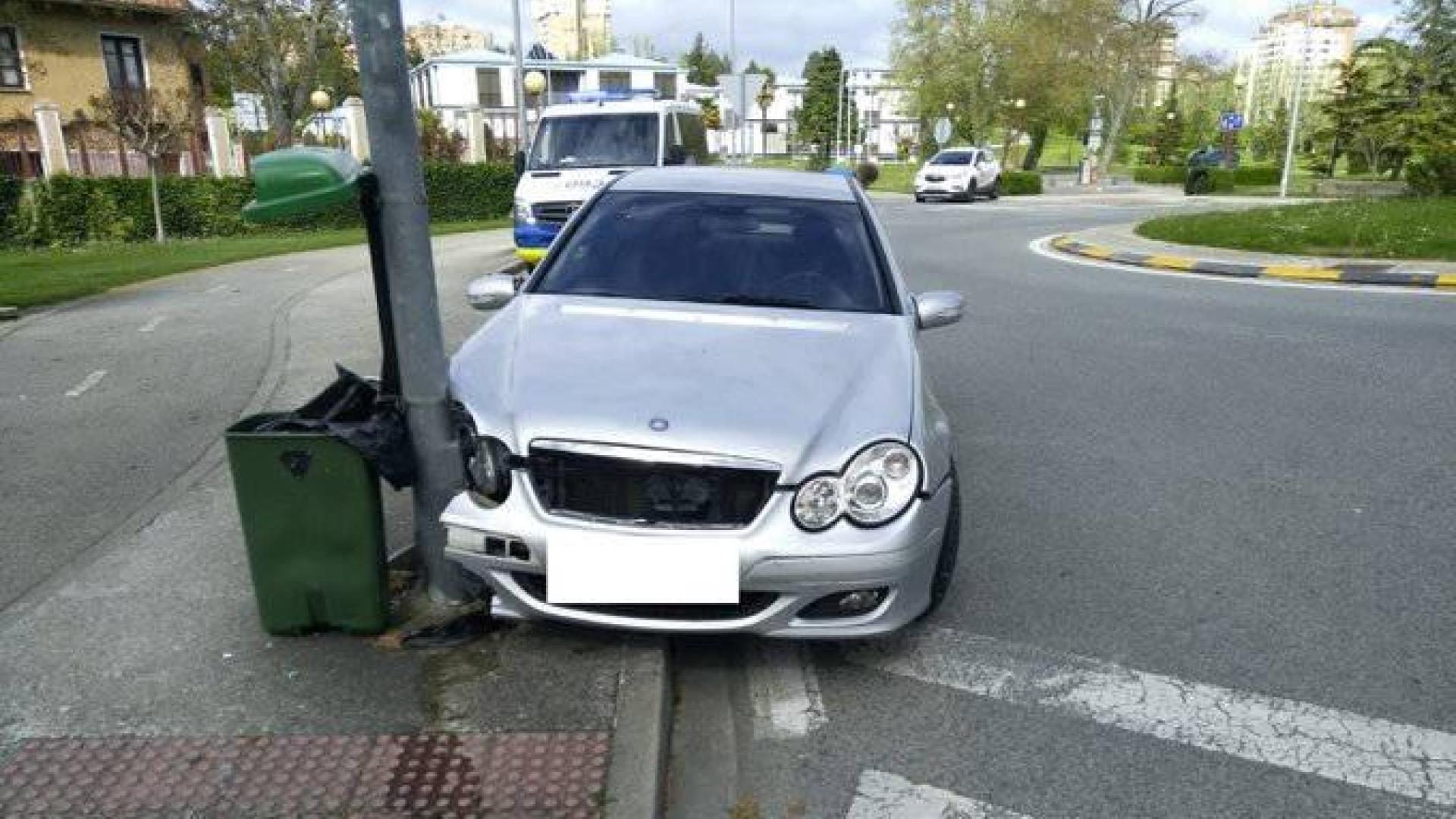 Denunciado en Pamplona tras chocar contra un árbol y dar positivo en drogas