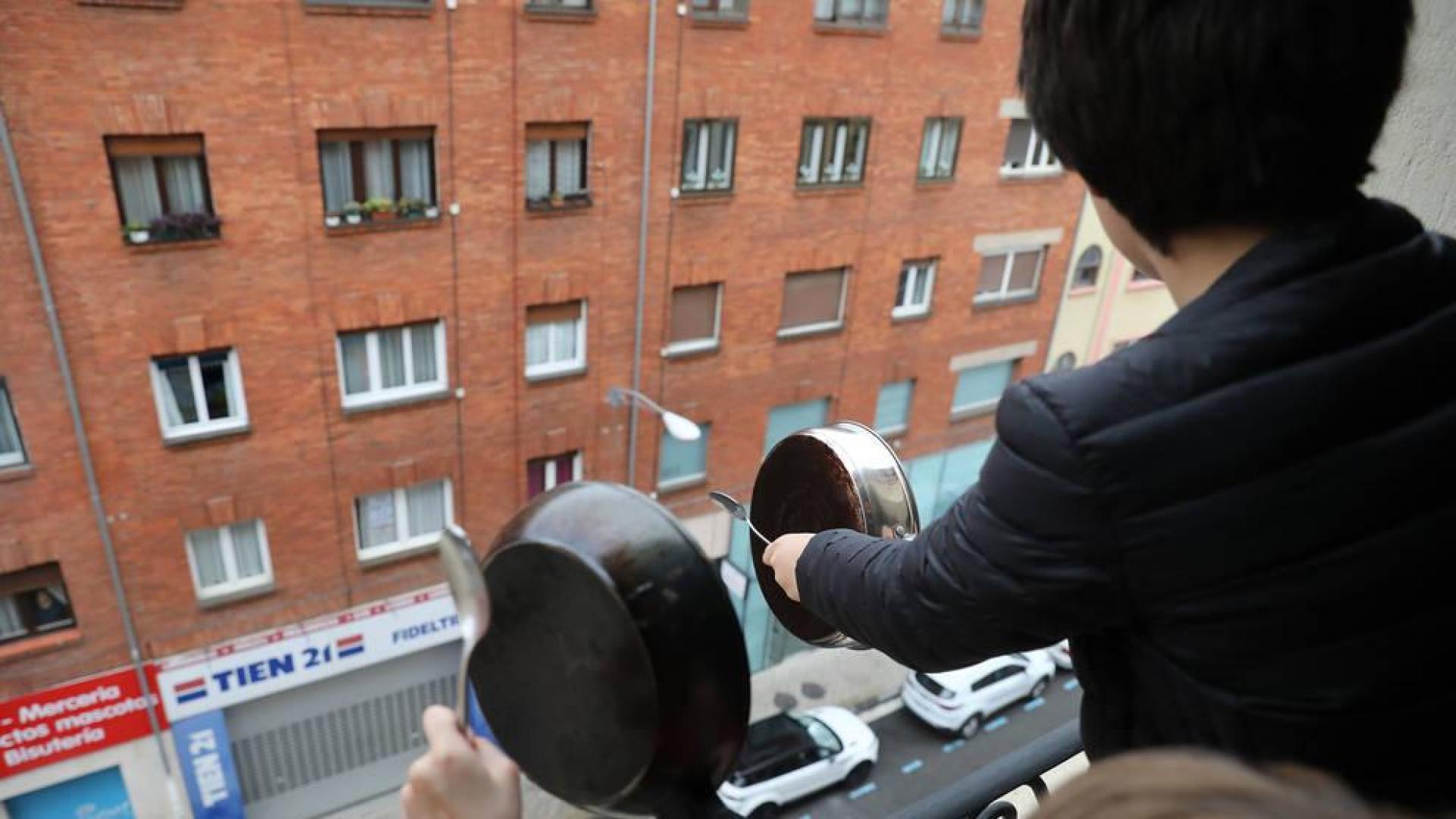 Expertos aplauden que los niños salgan a pasear, pero critican la gestión