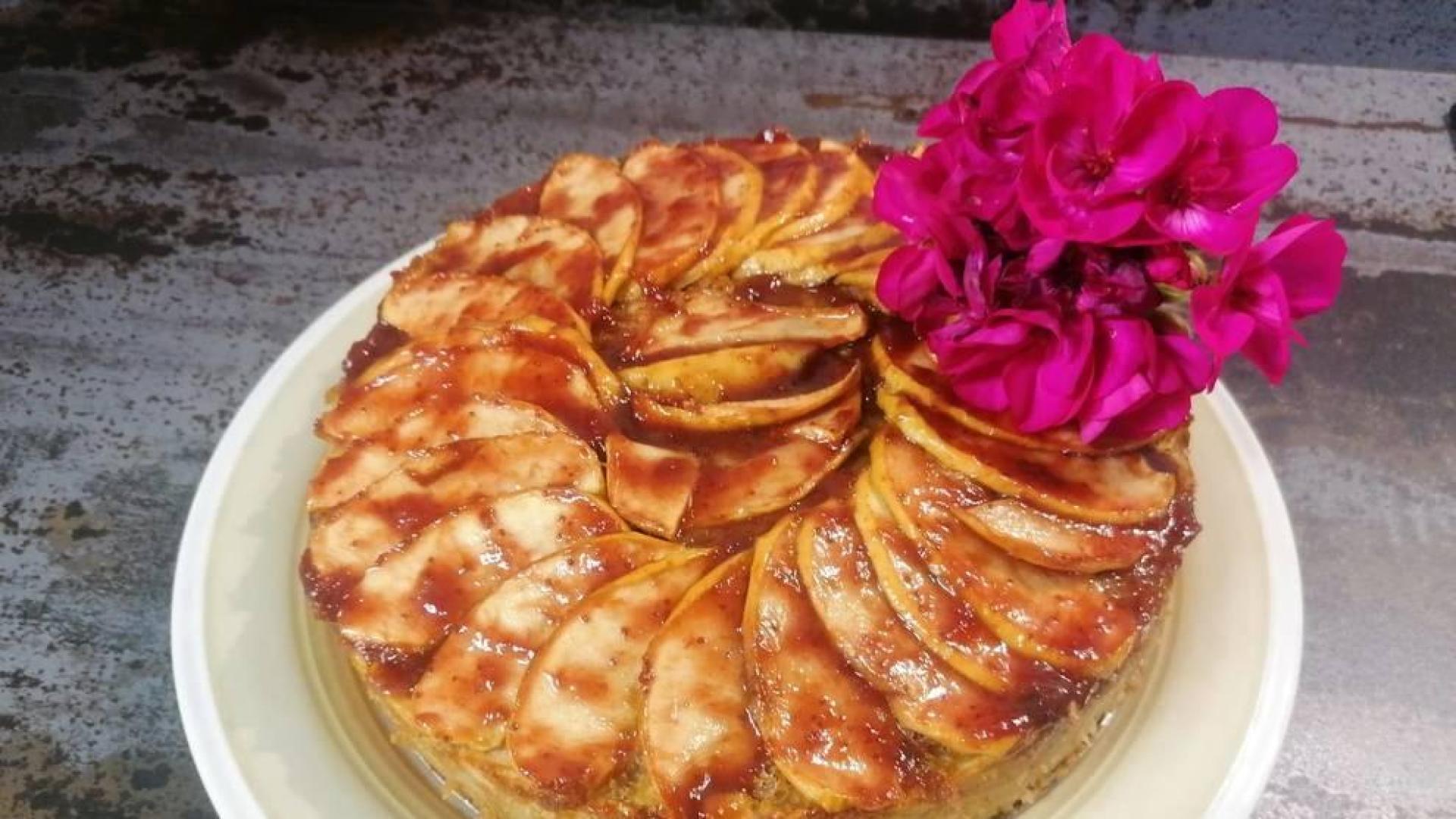 Una receta y un truco: Tarta de manzana bizcochada