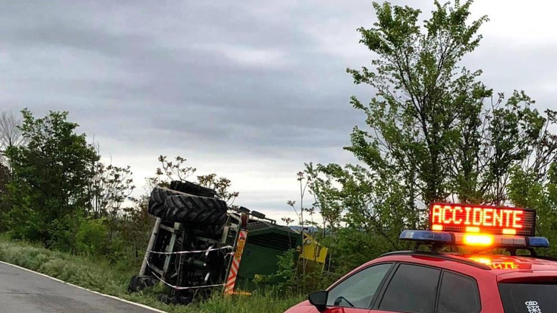 Ileso tras salirse de la vía con su cosechadora y volcar en Murillo el Cuende