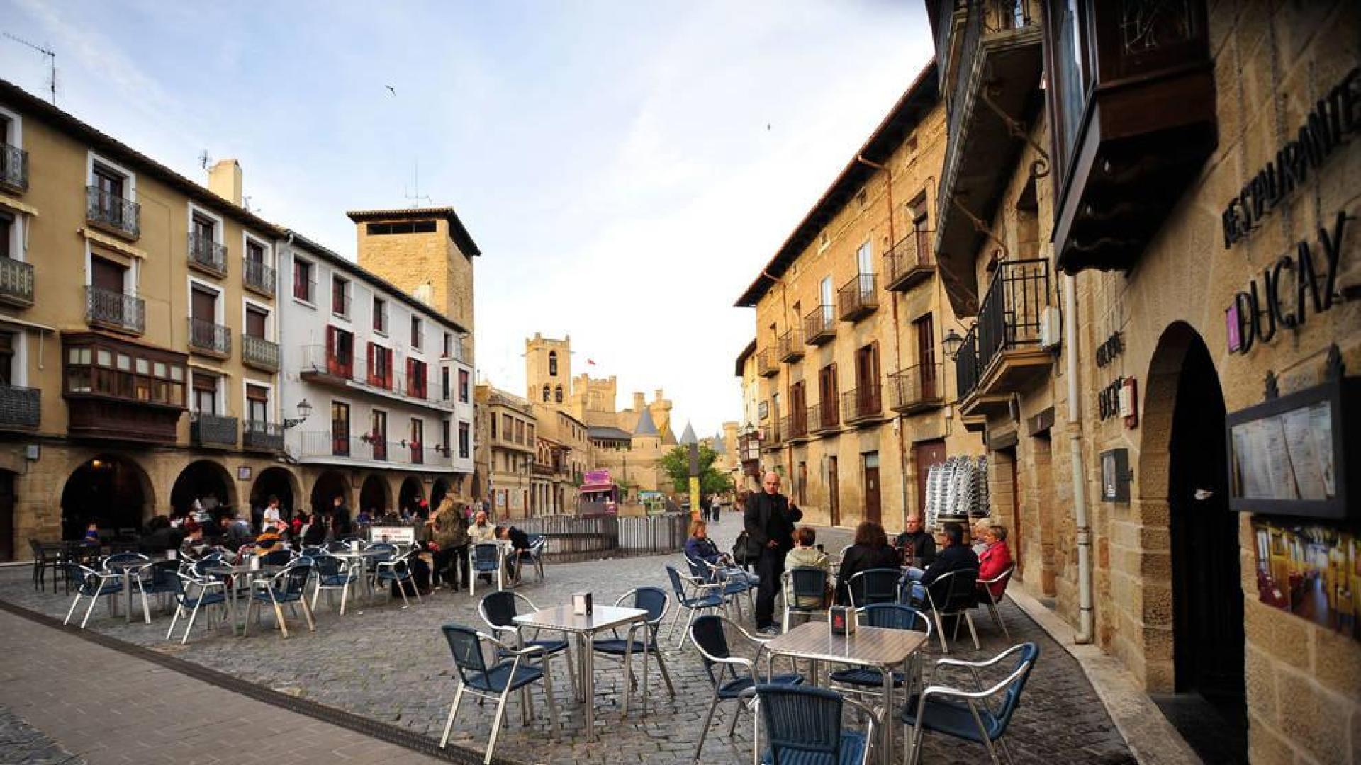 Imagen de archivo de la plaza Carlos III El Noble de Olite.