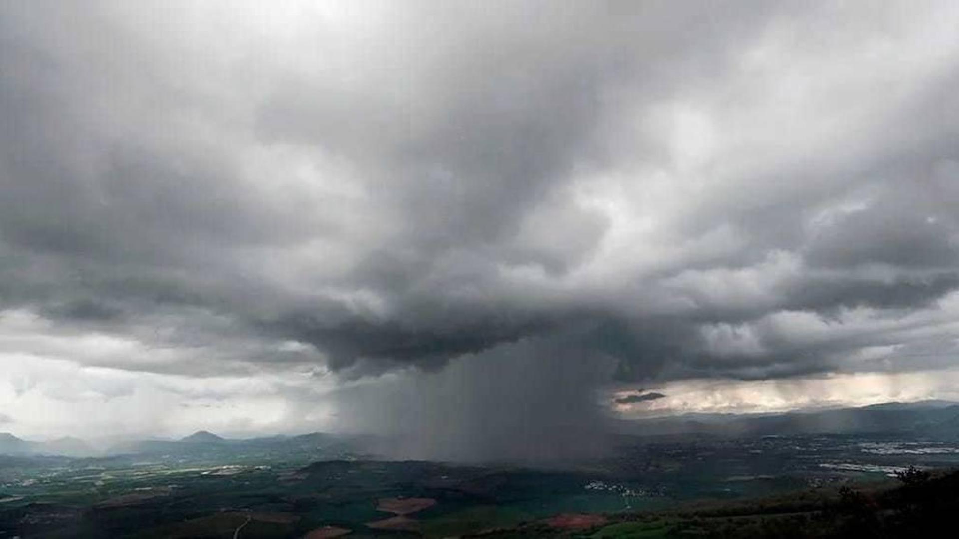 Fotografías de la impresionante tormenta y granizo de este sábado, 25 de abril