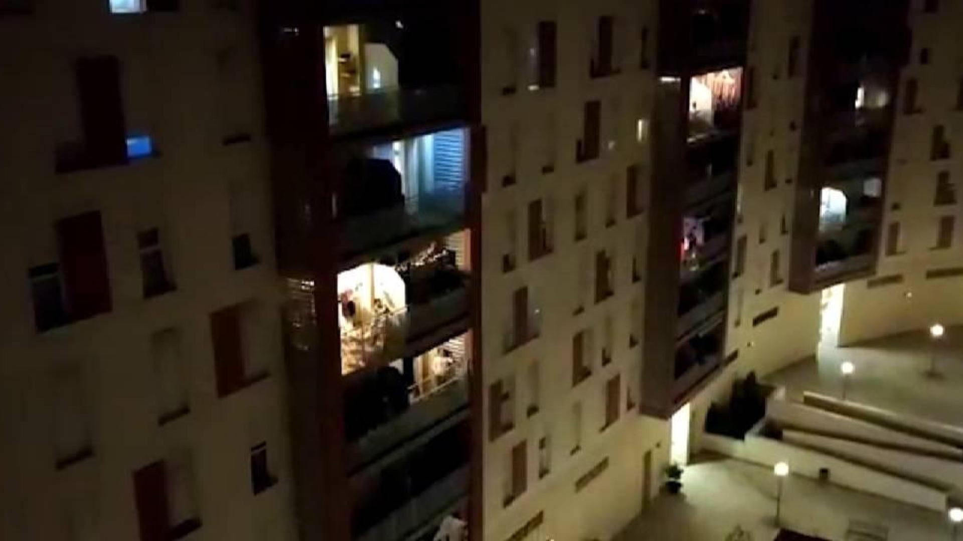 Vídeo | La Feria de Abril sevillana se celebra en los balcones