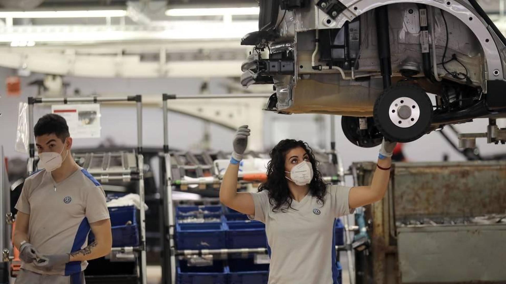 Tras seis semanas de parón, la producción de coches retornó este 27 de abril a Landaben.