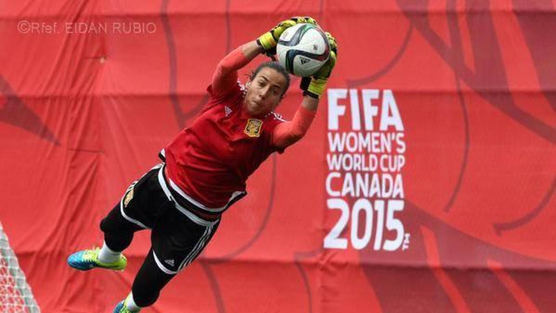 Ainhoa Tirapu realiza una parada.