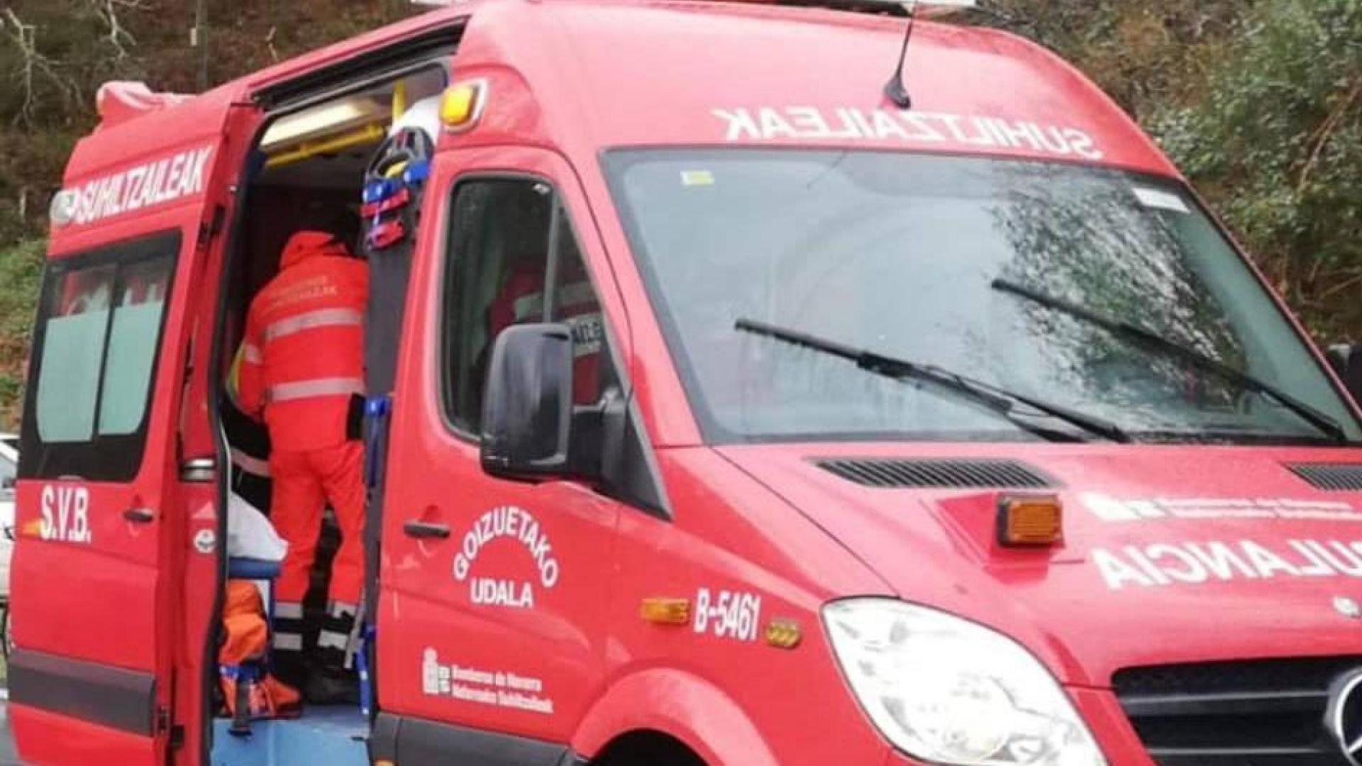 Una ambulancia de Bomberos de Goizueta.