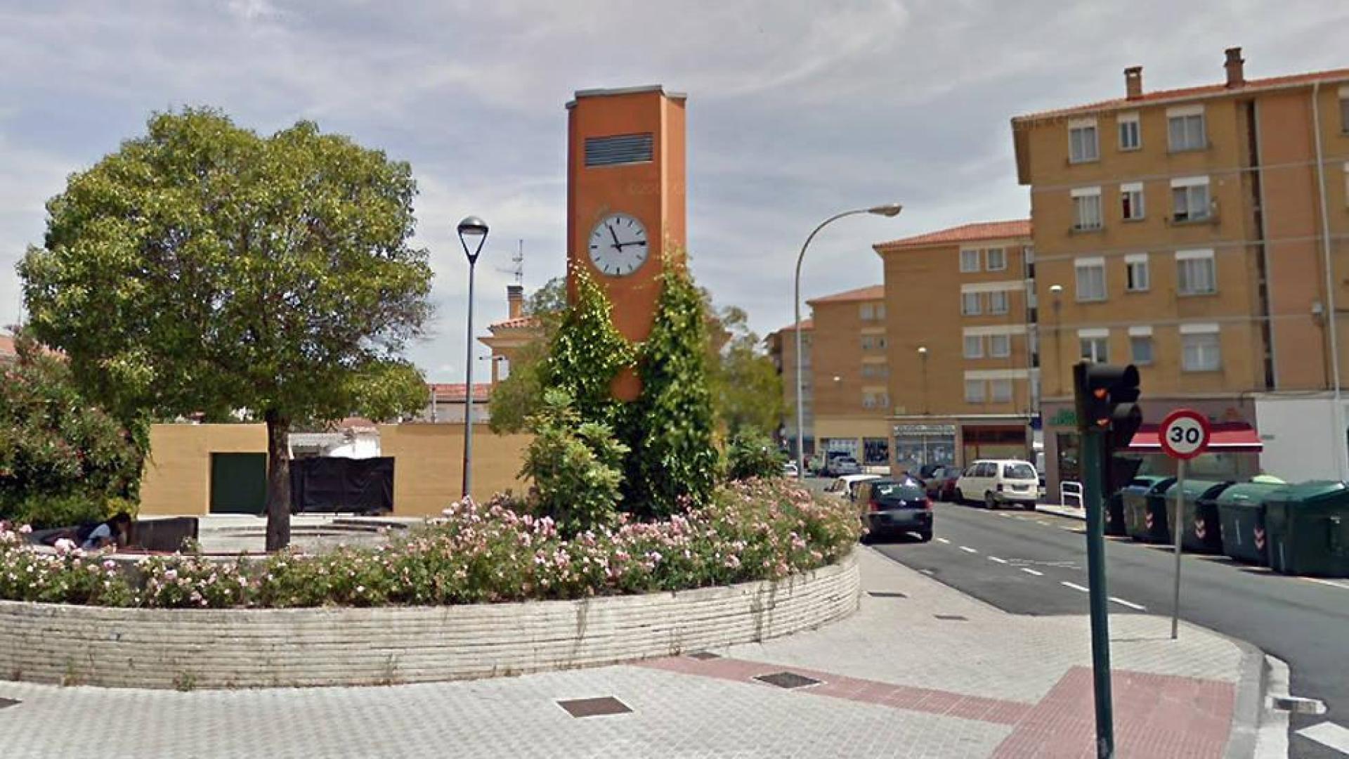 El Ayuntamiento de Pamplona se compromete a recuperar el reloj de la Txantrea