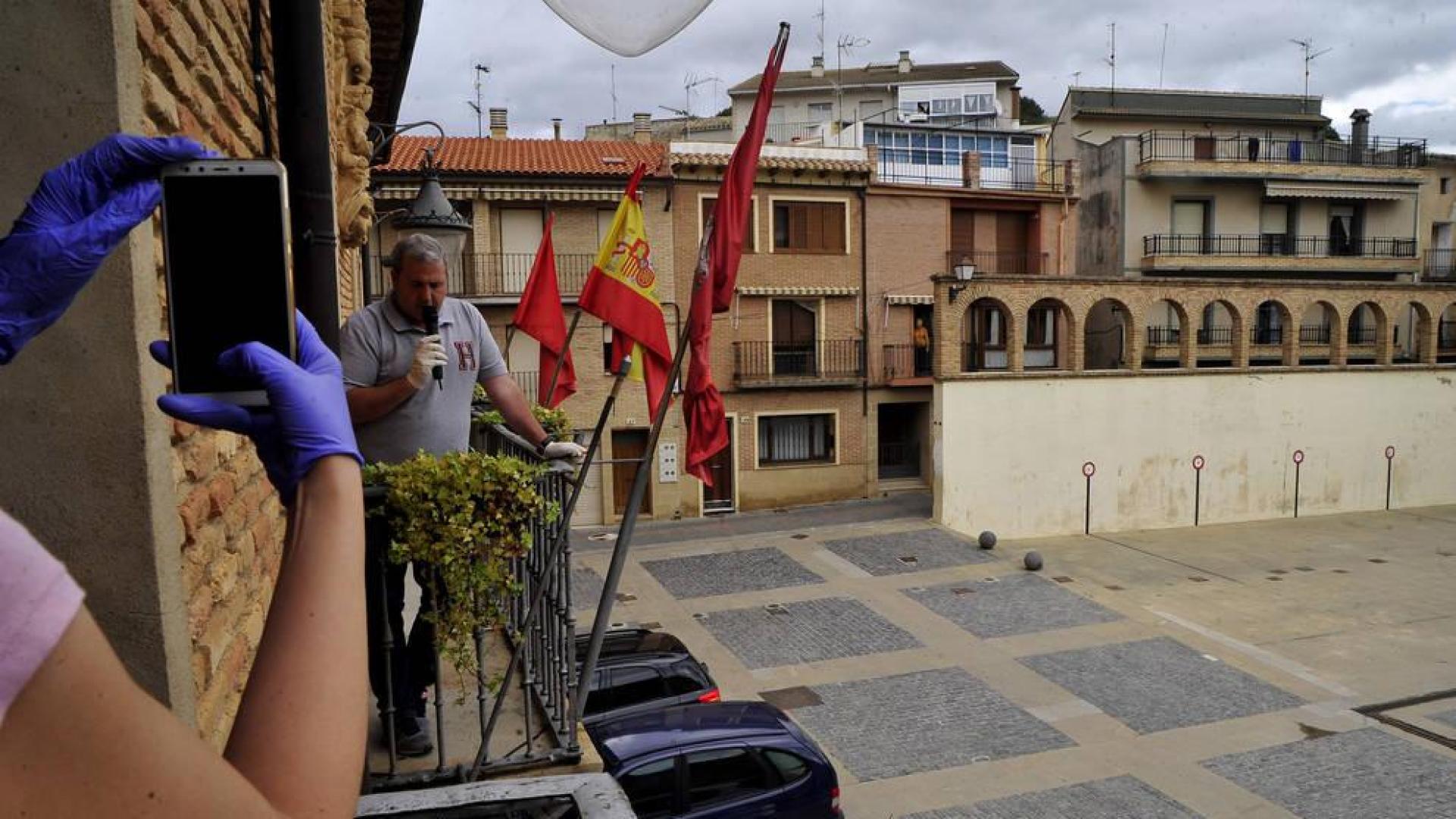 Un chupinazo real y una programación virtual animan las fiestas de Larraga
