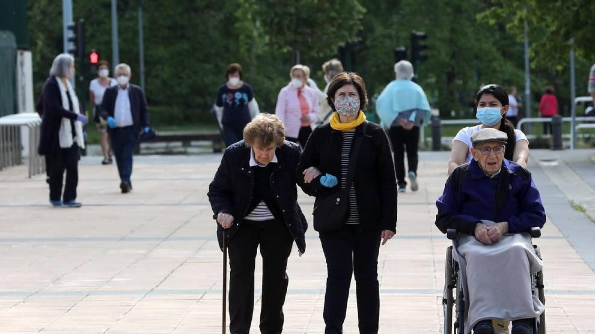Imágenes de la jornada del 2 de mayo, en la que los navarros pueden salir a la calle a pasear y hacer deporte entre las 6 y las 10 de la mañana, y las 20 y las 23 de la noche.