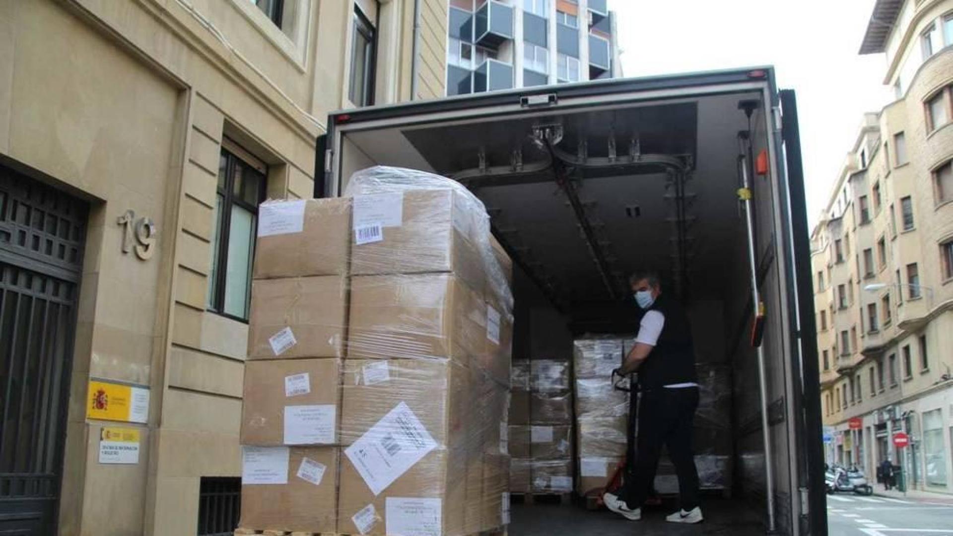 La Delegación distribuirá 200.000 mascarillas en el transporte público y municipios