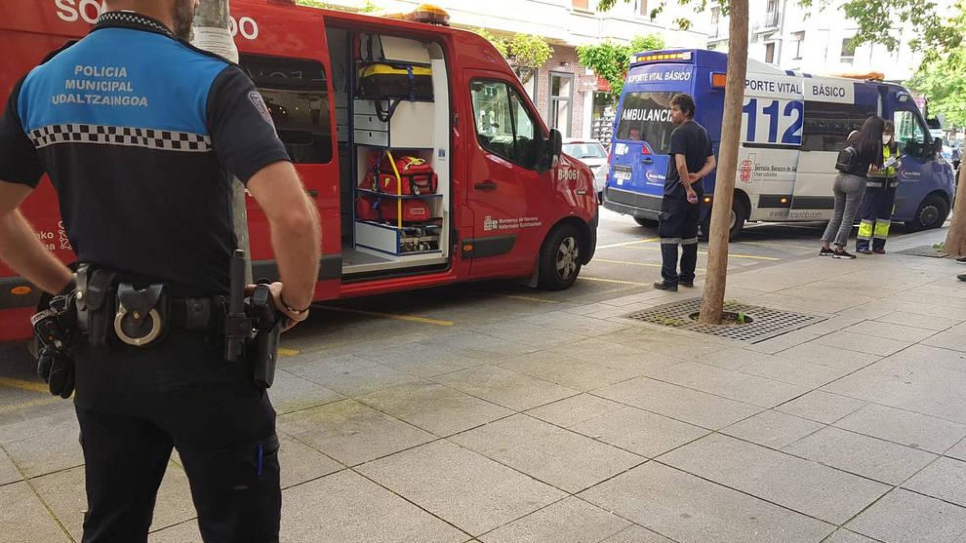 Policía local de Pamplona ayuda a un niño inconsciente